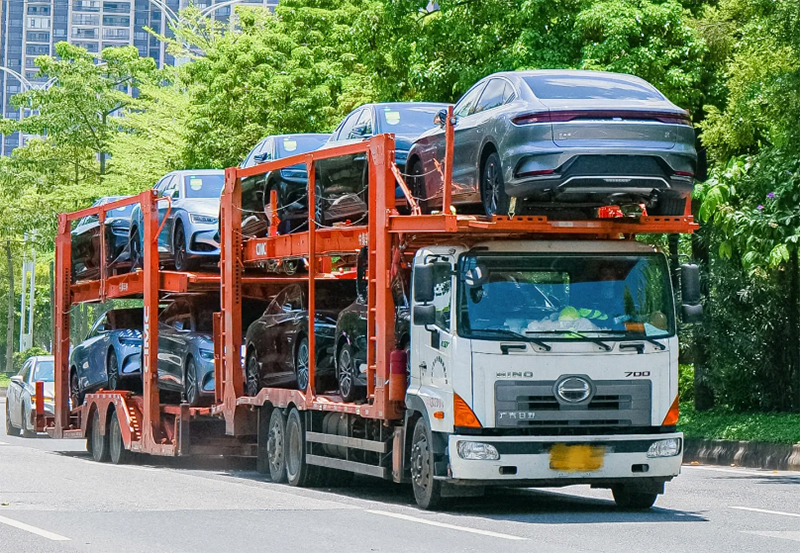 成都，一座充满活力的现代化都市，拥有着便捷的交通网络和日益增长的汽车保有量。然而，在出行过程中，难免会遇到一些意外状况，例如车辆故障、交通事故、轮胎爆胎等，这些情况都会对您的出行造成困扰。  为了保障您的行车安全，成都汽车救援应运而生。这些专业的救援服务机构，能够提供24小时全天候待命的救援服务，帮助您在遇到困难时快速脱困。